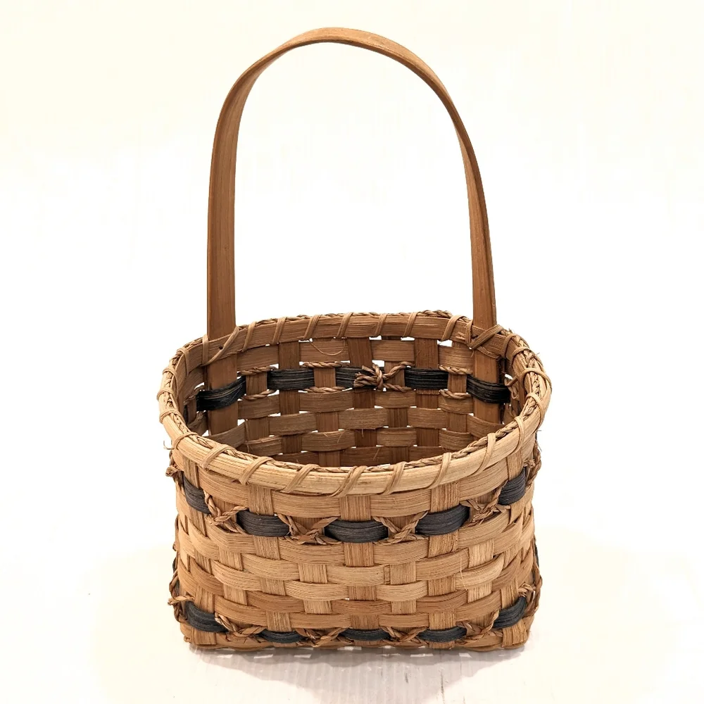 Woven Wicker basket wall hanging basket with handle
